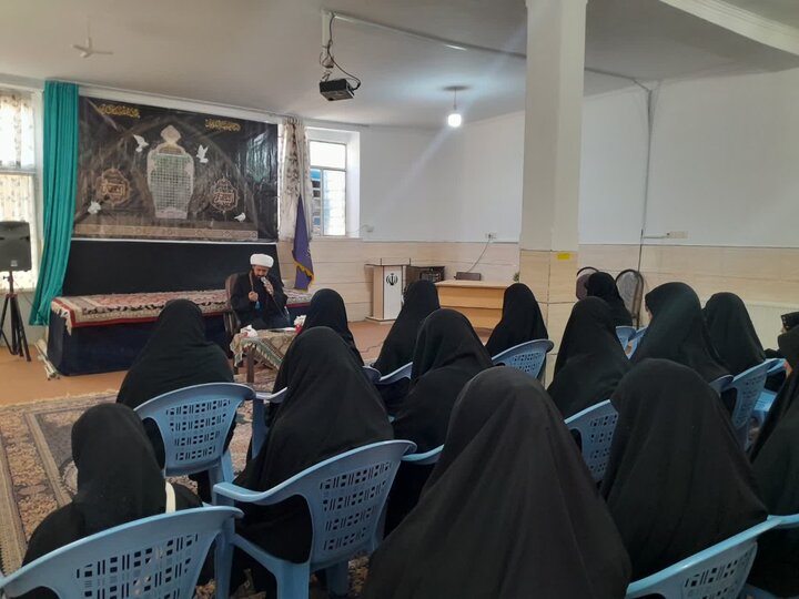 تصاویر/ مراسم بزرگداشت قائد امت در مدرسه‌ علمیه ریحانه النبی رفسنجان