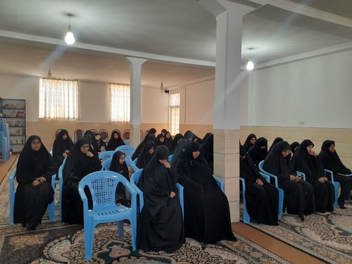 تصاویر/ مراسم بزرگداشت قائد امت در مدرسه‌ علمیه ریحانه النبی رفسنجان