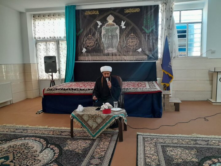 تصاویر/ مراسم بزرگداشت قائد امت در مدرسه‌ علمیه ریحانه النبی رفسنجان
