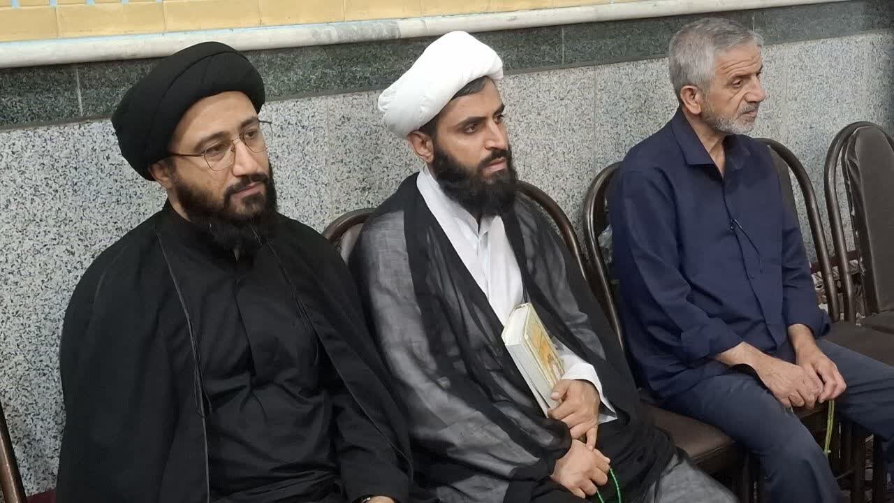 از طرف مرکزخدمات حوزه علمیه کاشان مراسم بزرگداشت رهبر شهید انقلاب برگزار شد