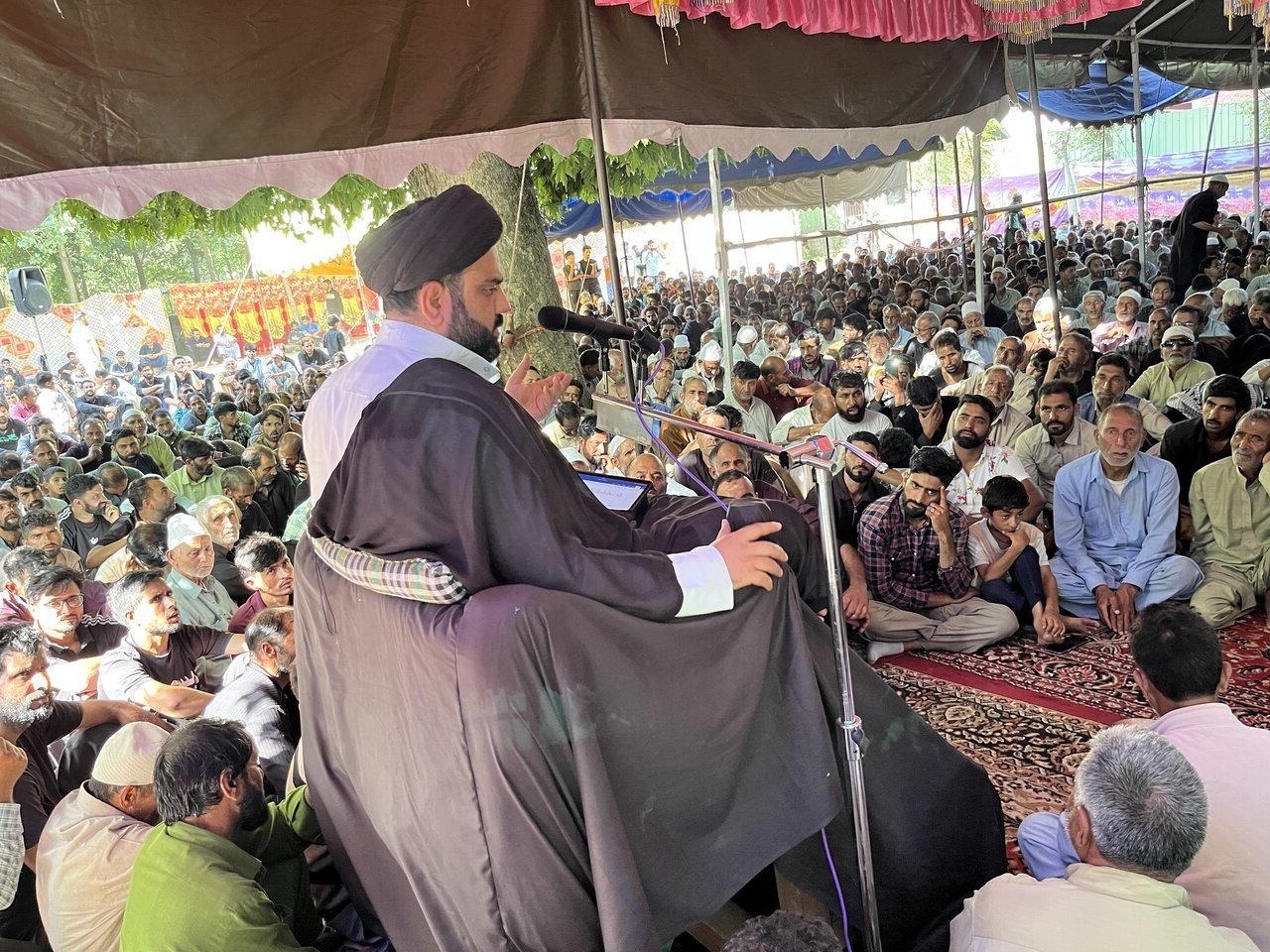 कश्मीर: तलरज़ू, बांडीपुरा में अंजुमन-ए-शरई शियान के तत्वावधान में मजलिस-ए-अज़ा और अलम का जुलूस आयोजित