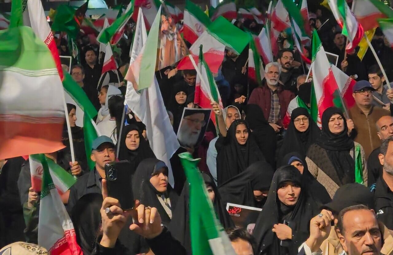فیلم/ اجتماع شبانه در شهرک مدنی همدان