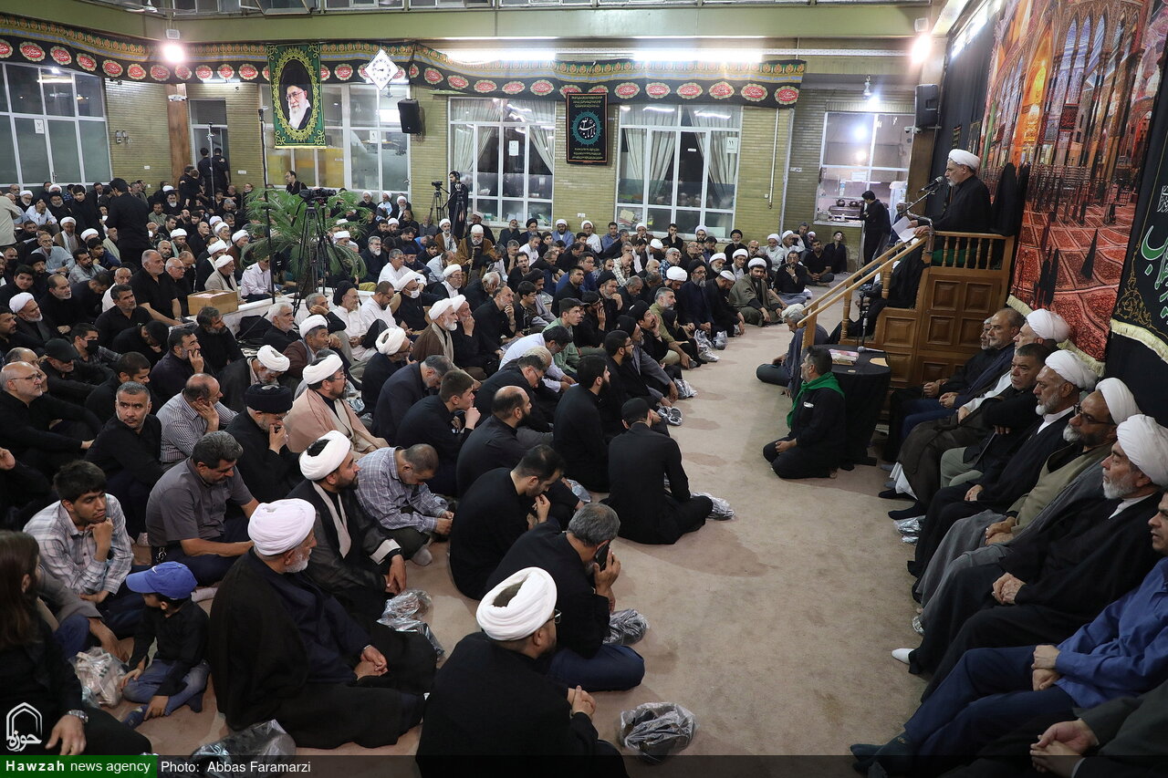 بزرگداشت امام شهید در دفتر آیتالله العظمی سیستانی / رهبر شهید الگوی «عمل احسن» و خدمت خالصانه به مردم بود بزرگداشت امام شهید در دفتر آیتالله العظمی سیستانی / رهبر شهید الگوی «عمل احسن» و خدمت خالصانه به مردم بود