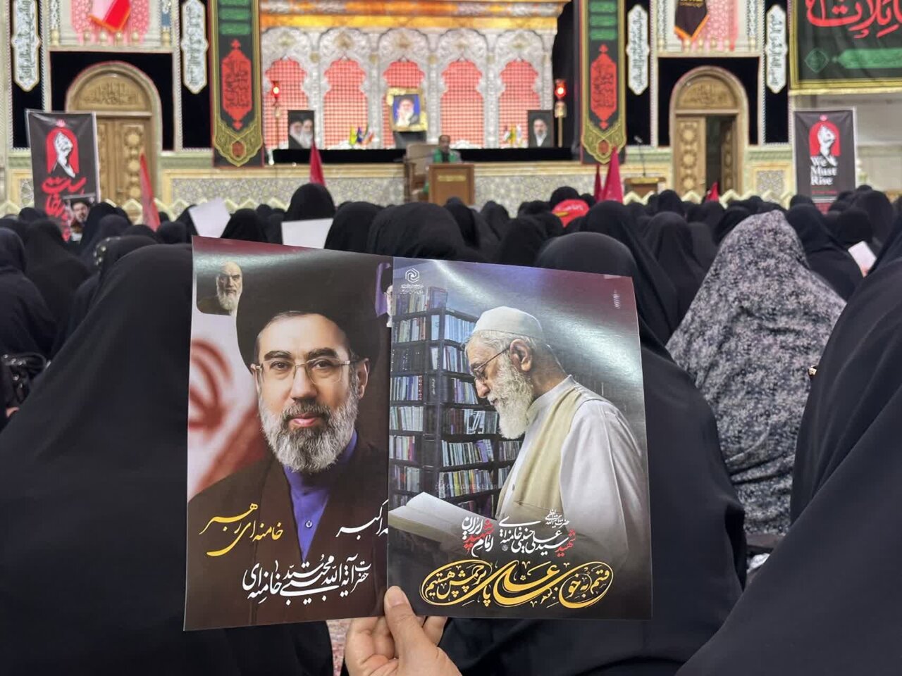 سوگواری بانوان قمی در عزای رهبر شهید انقلاب سوگواری بانوان قمی در عزای رهبر شهید انقلاب