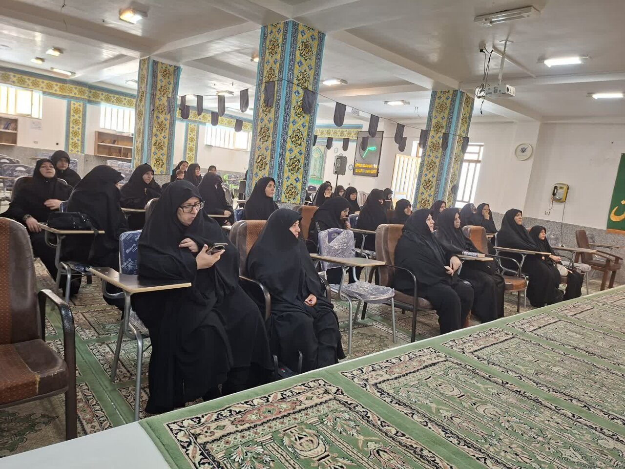 تصاویر/ مراسم بزرگداشت قائد امت در مدرسه‌ علمیه‌ تخصصی زینب کبری(س) رفسنجان