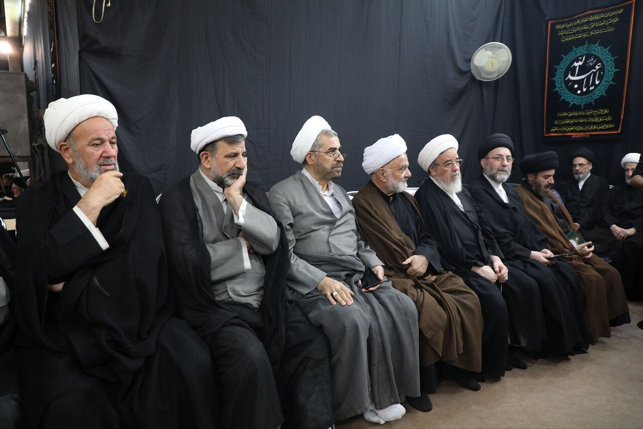 آية الله العظمى السيستاني يقيم مراسم تأبين لقائد الثورة الإسلاميّة الشهيد في قم
