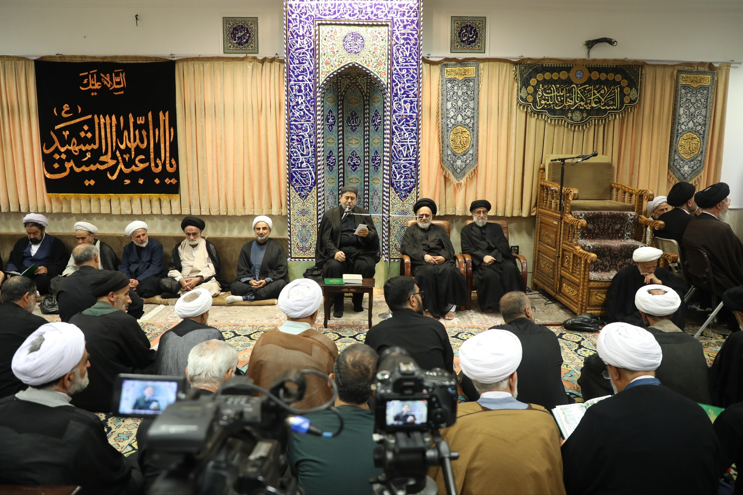 مراسم تأبين قائد الثورة الإسلامية الشهيد في مدينة قم المقدسة برعاية آية الله العظمى جوادي الآملي