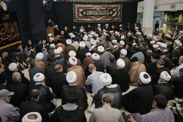 تصاویر/ مراسم گرامیداشت و یادبود رهبر شهید  از سوی آیت‌الله العظمی نوری همدانی