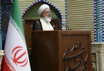 تسلیم در برابر دشمن، ملت‌ها را به حقارت و استحاله فکری می‌کشاند