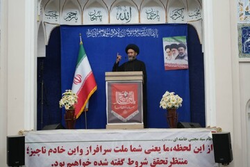 دشمن در ایجاد دو قطبی جنگ و مذاکره در داخل کشور موفق نخواهد شد