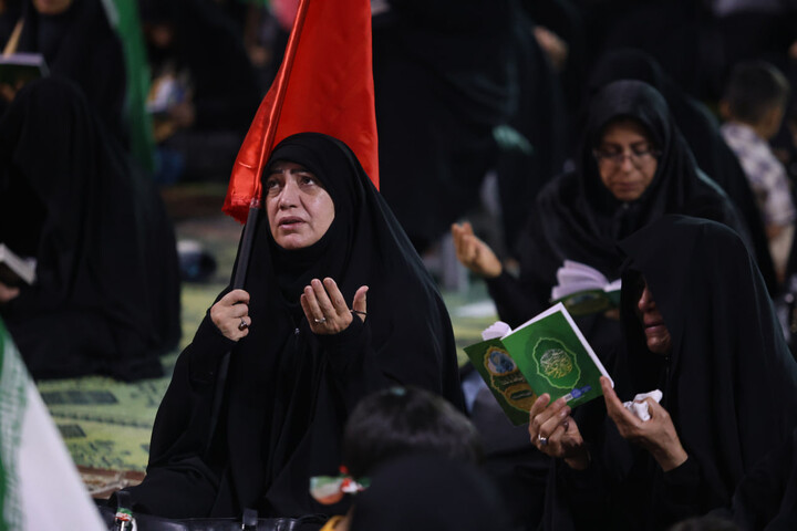 آیین قرائت دعای کمیل در میدان امام خمینی(ره) همدان