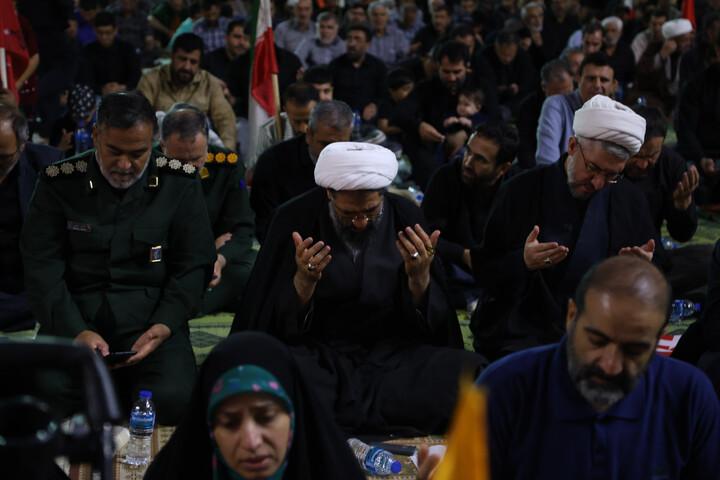 آیین قرائت دعای کمیل در میدان امام خمینی(ره) همدان