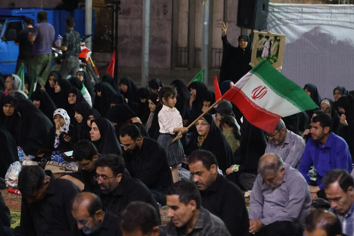 آیین قرائت دعای کمیل در میدان امام خمینی(ره) همدان