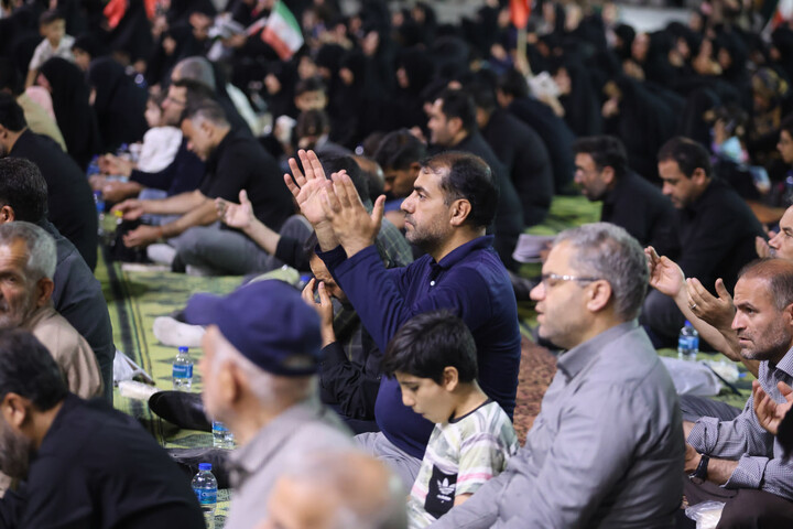 آیین قرائت دعای کمیل در میدان امام خمینی(ره) همدان