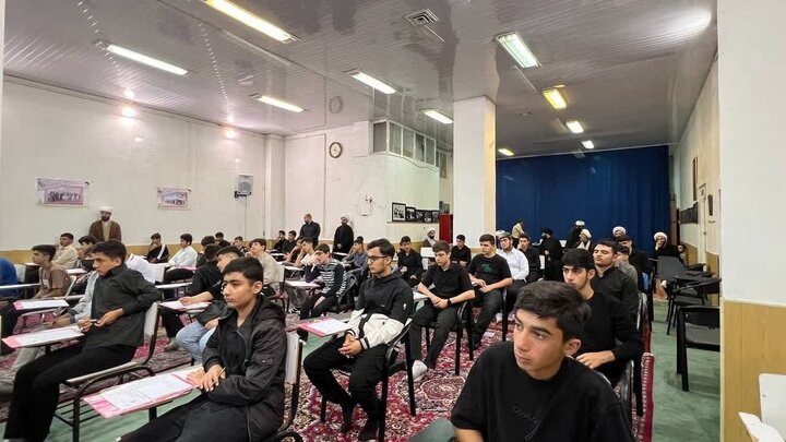 تصاویر/ آزمون ورودی حوزه علمیه اردبیل همزمان با سراسر کشور