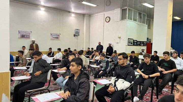 تصاویر/ آزمون ورودی حوزه علمیه اردبیل همزمان با سراسر کشور