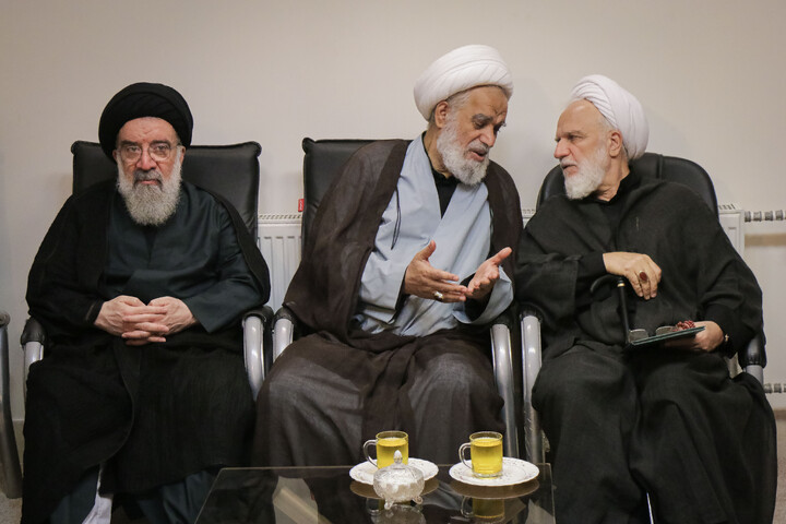 تصاویر/ برگزاری مراسم گرامیداشت و یادبود رهبر شهید حضرت آیت‌الله العظمی سید علی حسینی خامنه‌ای از سوی مرجع عالی‌قدر، حضرت آیت‌الله العظمی نوری همدانی «مدظله العالی»