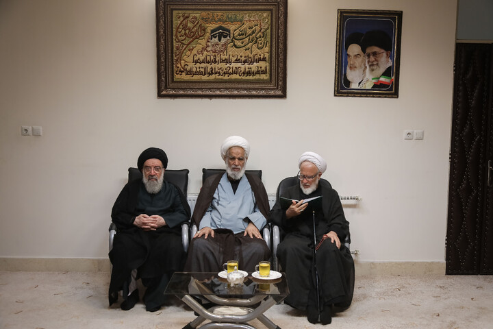 تصاویر/ برگزاری مراسم گرامیداشت و یادبود رهبر شهید حضرت آیت‌الله العظمی سید علی حسینی خامنه‌ای از سوی مرجع عالی‌قدر، حضرت آیت‌الله العظمی نوری همدانی «مدظله العالی»