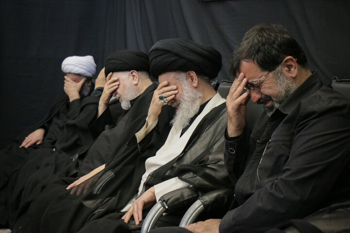 تصاویر/ برگزاری مراسم گرامیداشت و یادبود رهبر شهید حضرت آیت‌الله العظمی سید علی حسینی خامنه‌ای از سوی مرجع عالی‌قدر، حضرت آیت‌الله العظمی نوری همدانی «مدظله العالی»