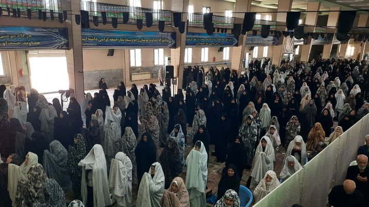 تصاویر/اقامه نماز عبادی سیاسی جمعه در خمین