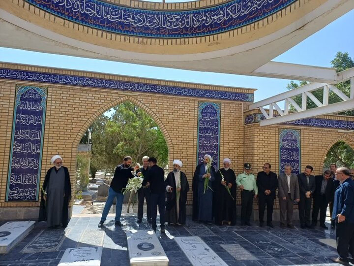 تصاویر/تکریم شهدا در نخستین روز امامت جمعه زرندیه