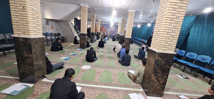 گزارش تصویری/ رقابت پرشور داوطلبان در آزمون ورودی حوزه‌ علمیه کهگیلویه و بویراحمد