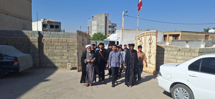 . گزارش تصویری/ سنگ تمام مدیر حوزه علمیه کهگیلویه و بویراحمد برای داوطلبان؛ استقبال گرم در کف خیابان
