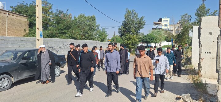 . گزارش تصویری/ سنگ تمام مدیر حوزه علمیه کهگیلویه و بویراحمد برای داوطلبان؛ استقبال گرم در کف خیابان