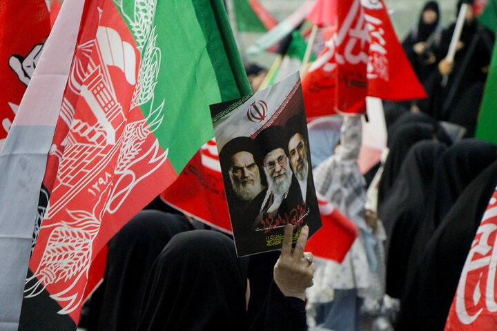 عزاداری بانوان افغانستانی برای قائد شهید امت در حرم بانوی کرامت