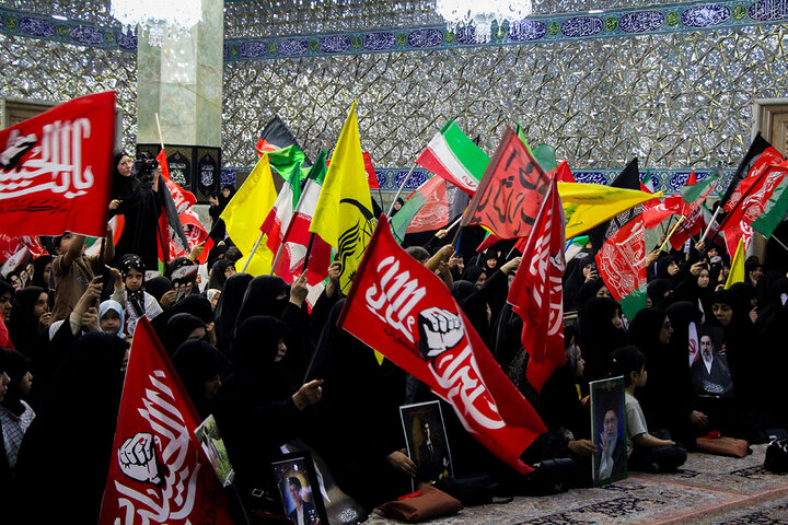 تصاویر/ عزاداری بانوان افغانستانی برای قائد شهید امت در حرم بانوی کرامت