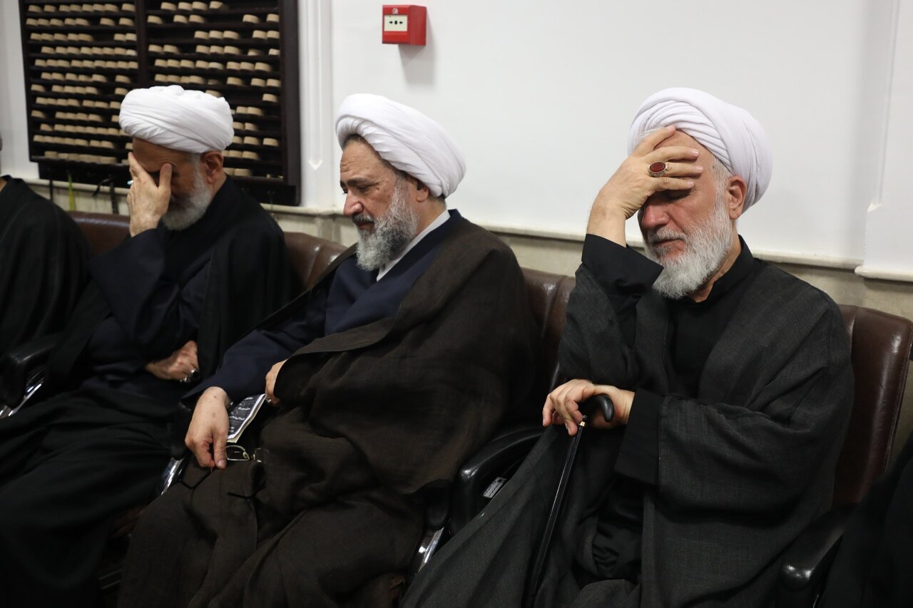 مراسم تأبين قائد الثورة الإسلامية الشهيد في مدينة قم المقدسة برعاية آية الله العظمى جوادي الآملي
