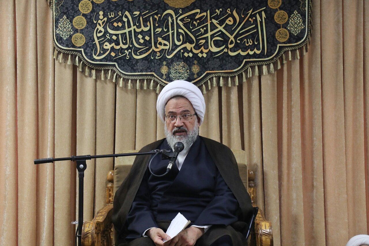 مراسم تأبين قائد الثورة الإسلامية الشهيد في مدينة قم المقدسة برعاية آية الله العظمى جوادي الآملي