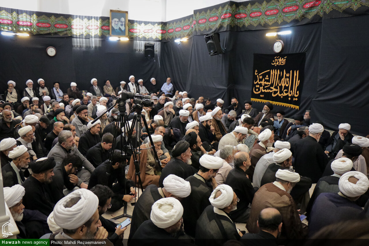 برگزاری عزاداری دهه آخر صفر در دفتر آیتالله العظمی نوریهمدانی برگزاری عزاداری دهه آخر صفر در دفتر آیتالله العظمی نوریهمدانی
