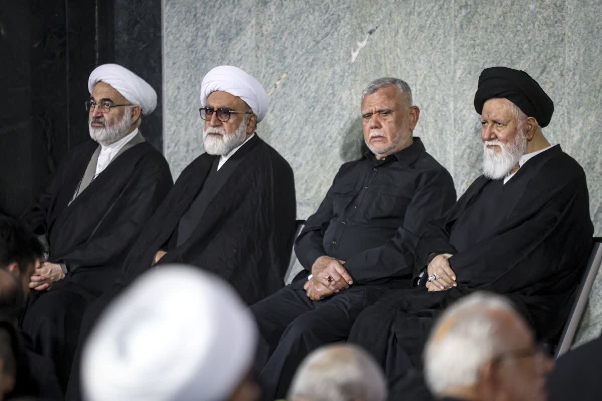 اجتماع بزرگ عزاداران رهبر شهید  به مناسبت هفتمین روز خاکسپاری رهبر شهید در حرم‌مطهر رضوی