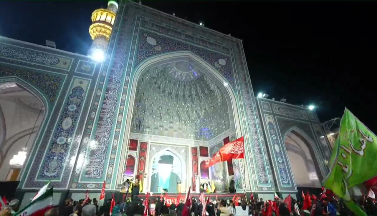 اجتماع بزرگ عزاداران رهبر شهید  به مناسبت هفتمین روز خاکسپاری رهبر شهید در حرم‌مطهر رضوی