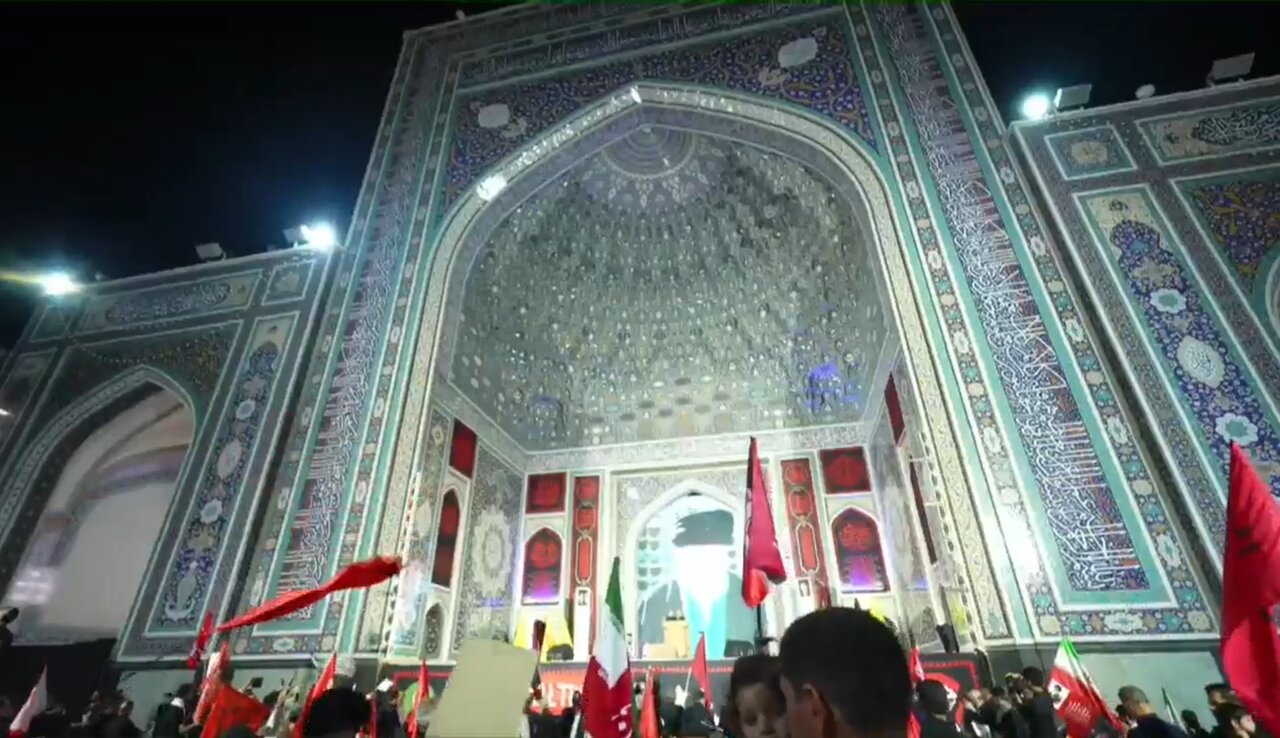 اجتماع بزرگ عزاداران رهبر شهید  به مناسبت هفتمین روز خاکسپاری رهبر شهید در حرم‌مطهر رضوی