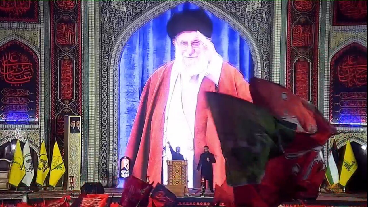اجتماع بزرگ عزاداران رهبر شهید  به مناسبت هفتمین روز خاکسپاری رهبر شهید در حرم‌مطهر رضوی
