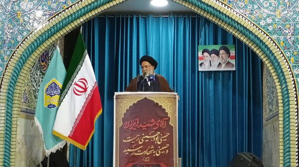 مذاکره در شرایط کنونی به معنای تسلیم در برابر دشمن است