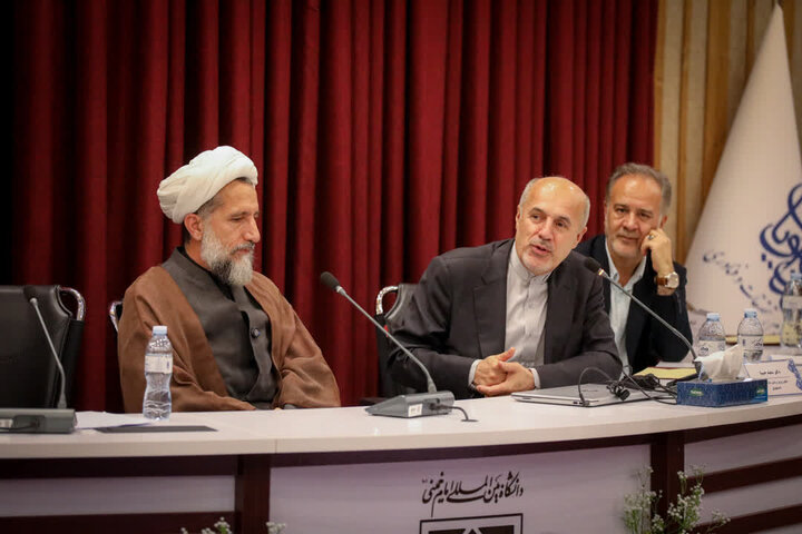تصاویر / حضور امام جمعه قز وین در در جمع معاونان دانشجویی دانشگاه‌های سراسر کشور