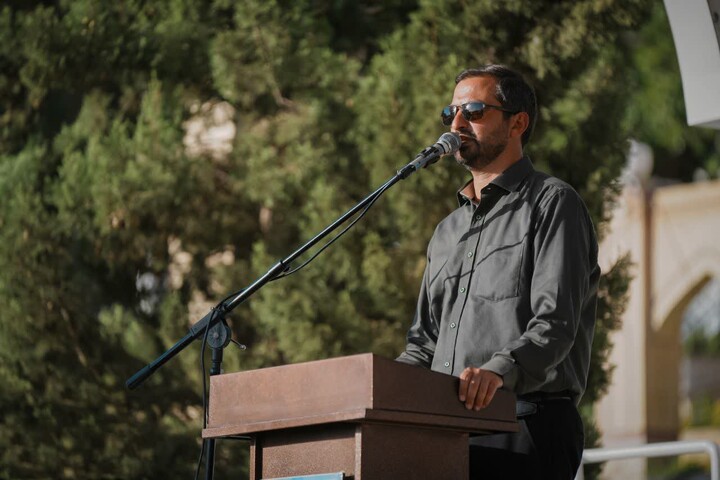 تصاویر/ محفل انس با قرآن با حضور جامعه قرآنی در گلزار بین المللی شهدای کرمان