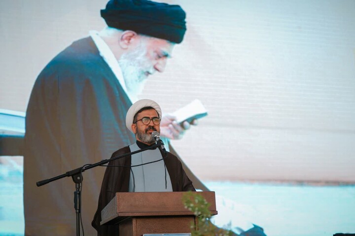 تصاویر/ محفل انس با قرآن با حضور جامعه قرآنی در گلزار بین المللی شهدای کرمان