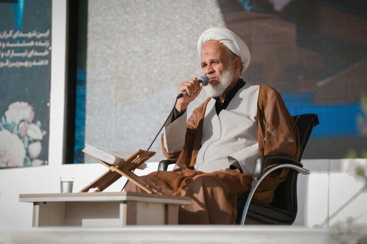تصاویر/ محفل انس با قرآن با حضور جامعه قرآنی در گلزار بین المللی شهدای کرمان