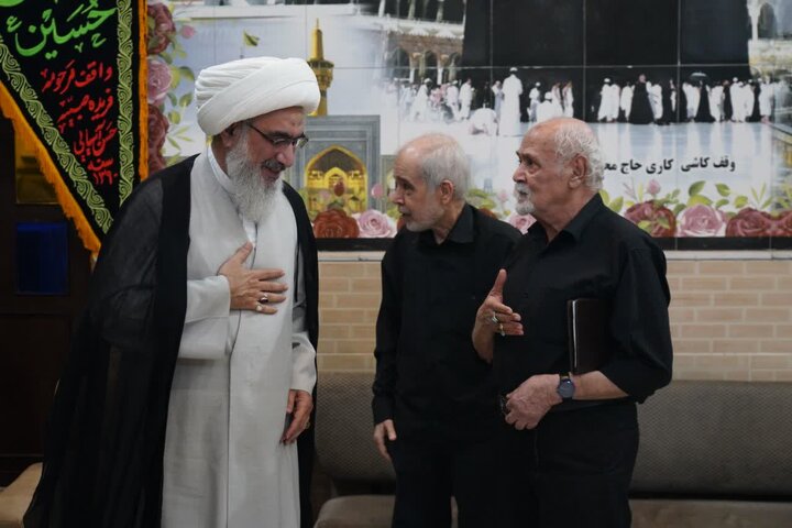 تصاوبر/ مراسم یادبود امام شهید در مسجد شیخ سعدون بوشهر