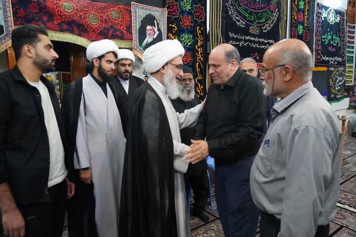 تصاوبر/ مراسم یادبود امام شهید در مسجد شیخ سعدون بوشهر