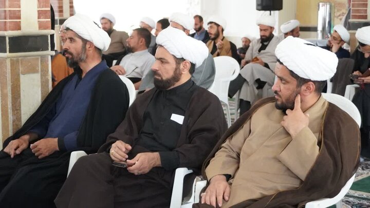 ارائه دستاوردهای گروهی امامان مساجد همدان در نخستین کارگاه "حل مسئله" طرح محراب
