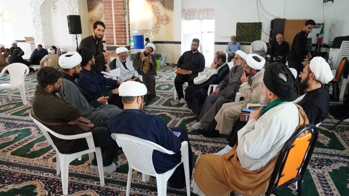 ارائه دستاوردهای گروهی امامان مساجد همدان در نخستین کارگاه "حل مسئله" طرح محراب