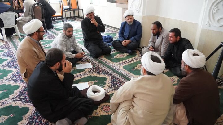 ارائه دستاوردهای گروهی امامان مساجد همدان در نخستین کارگاه "حل مسئله" طرح محراب