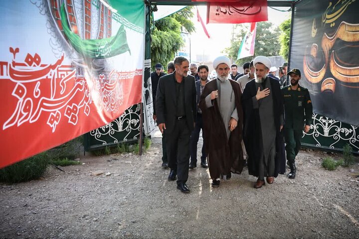 تصاویر /  مراسم گرامیداشت رهبر شهید انقلاب اسلامی  در روستای امیرآباد با حضور امام جمعه قزوین