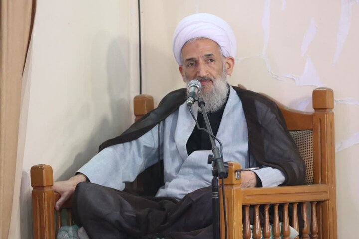 تصاویر/  بزرگداشت رهبر شهید انقلاب در روستای آزادبن پهناب جویبار با حضور نماینده ولی فقیه در استان