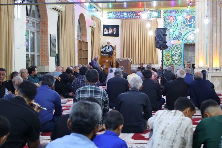 تصاویر/  بزرگداشت رهبر شهید انقلاب در روستای آزادبن پهناب جویبار با حضور نماینده ولی فقیه در استان